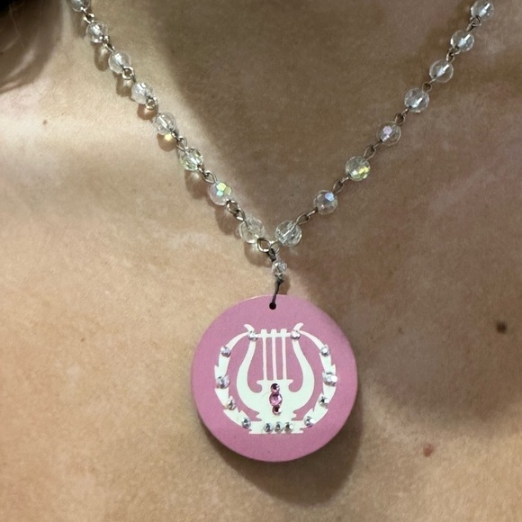 POKER CHIP GIRL  Vintage Poker Chip Necklace, EUC! - Picture 4 of 6